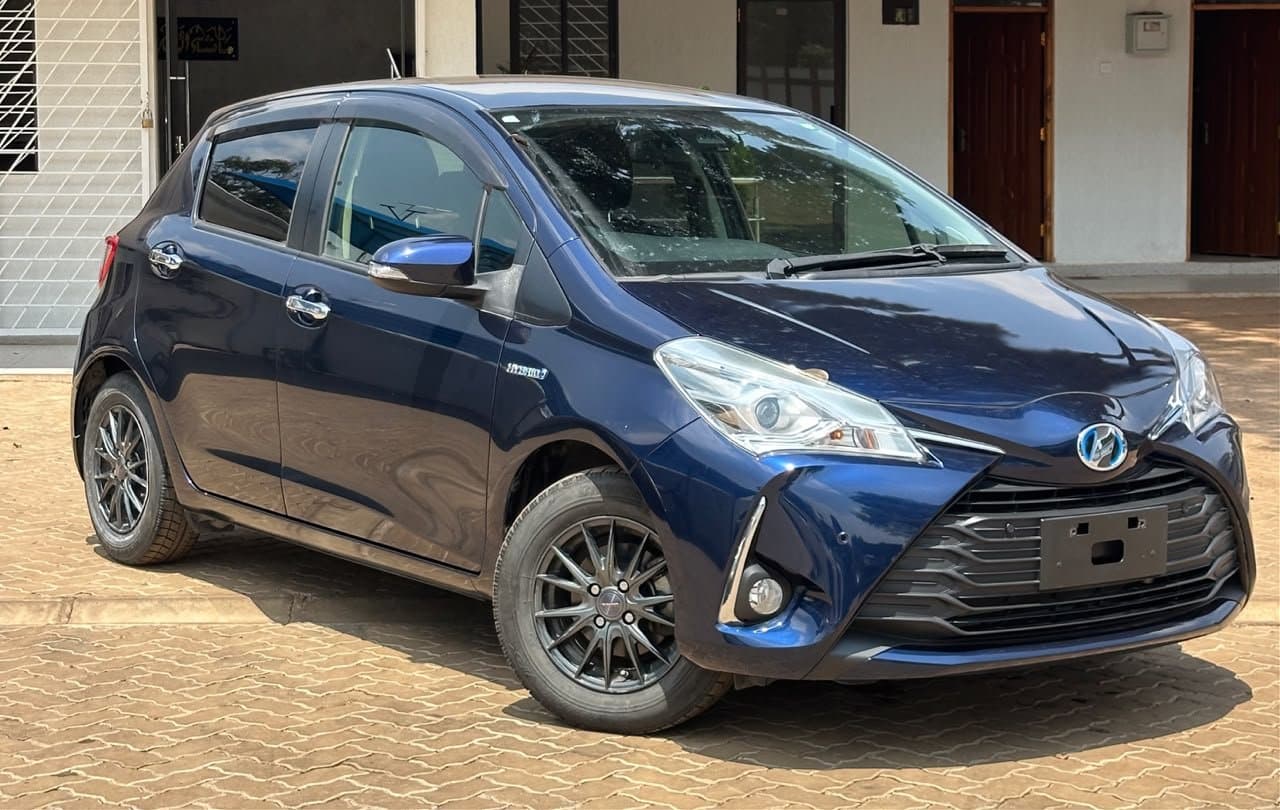 2019 Toyota Vitz, photo 1 of 11