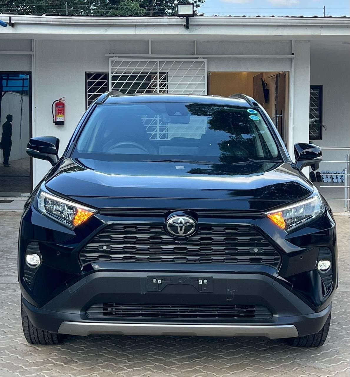 2019 Toyota RAV4, photo 1 of 6